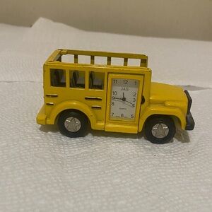 Vintage Die-Cast Yellow School Bus Miniature Collectible Clock